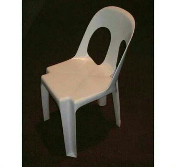 WHITE PLASTIC CHAIR